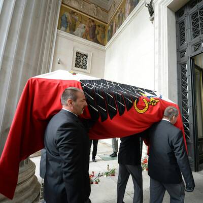 Prammer im Parlament aufgebahrt
