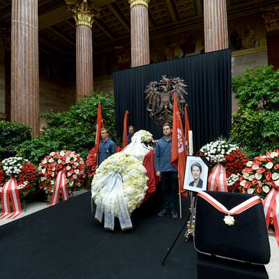 Prammer im Parlament aufgebahrt