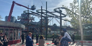 Panik im Prater: Achterbahn-Wagon bleibt stecken