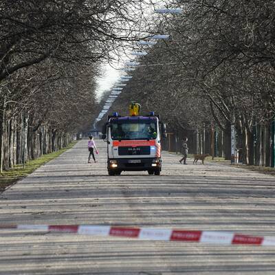 Orkan Felix riss Blechdach in Neunkirchen weg