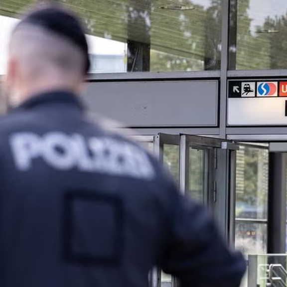 Praterstern-Supermarkt: Ungarin ging auf Securitys und Polizisten los