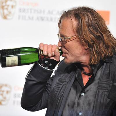 Stars im Regen: Jolie, Pitt & Co bei BAFTAs