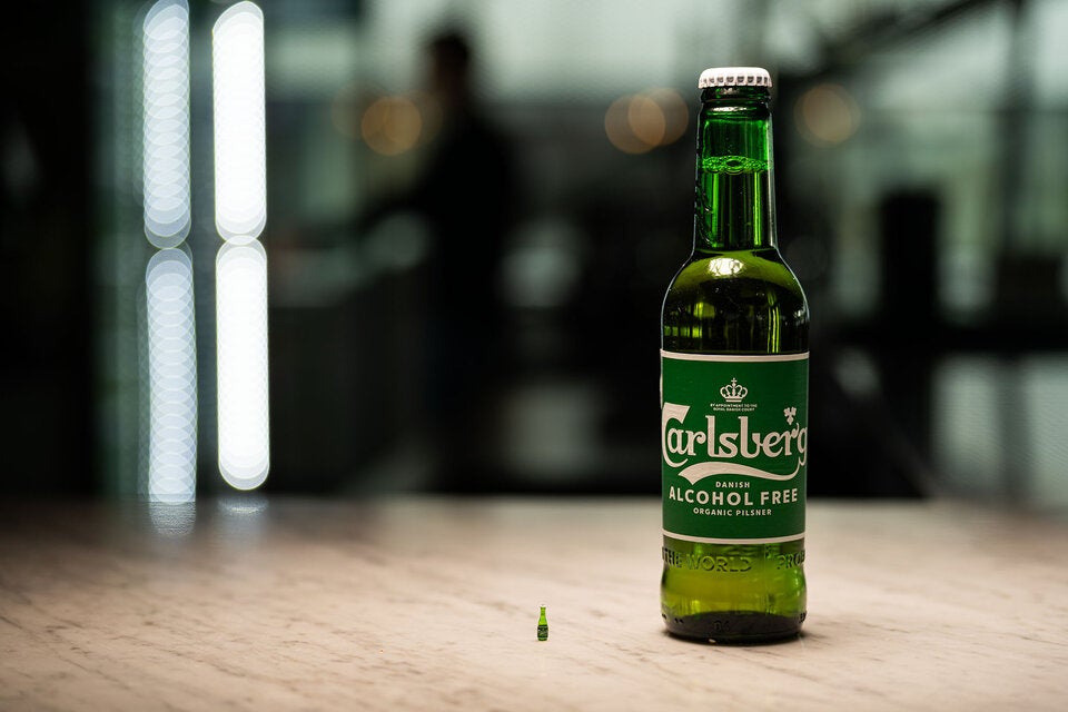 Carlsberg setzt mit der Miniaturversion ein Zeichen für bewussten Konsum. 