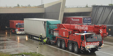 LKW Unfall im S1 Tunnel V&ouml;sendorf