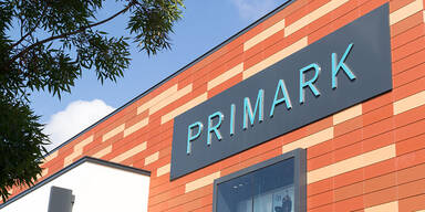 Frau bel&auml;stigt? Mode-Riese Primark wirft Boss raus