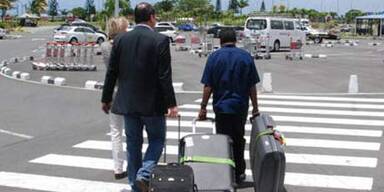 Paparazzo knipst Pröll bei der Ankunft