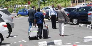 Paparazzo knipst Pröll bei der Ankunft