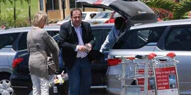 Paparazzo knipst Pröll bei der Ankunft