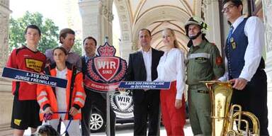 Pröll: Ferienjob
als Rettungsfahrer