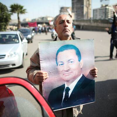 Mubarak-Anhänger stürmen Kairo