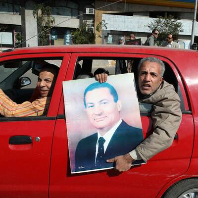 Mubarak-Anhänger stürmen Kairo