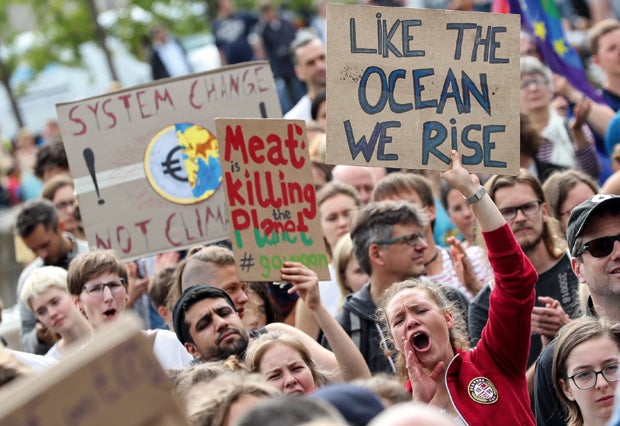 Brände stürzen Welt in Krise