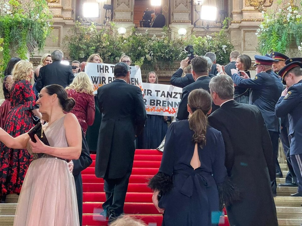 Aktivisten wollten 3 Mal Ball crashen