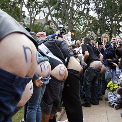 Nackter Protest gegen Bush