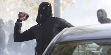 Krawalle bei Streik-Welle in ganz Europa 