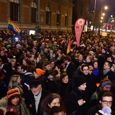 Protest vor dem Cafe Prückel