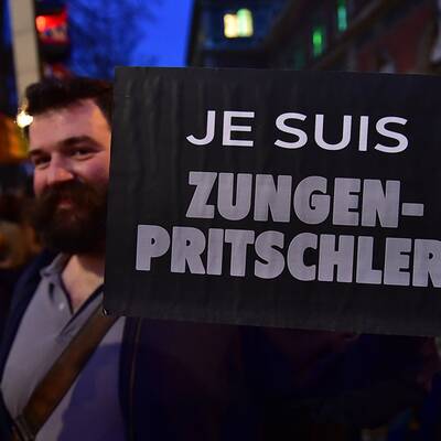 Protest vor dem Cafe Prückel