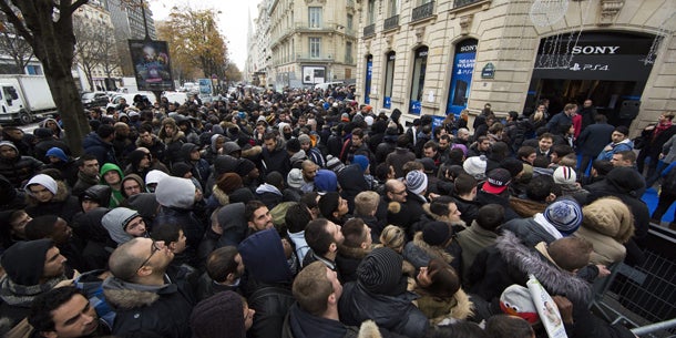 Gamer prügeln sich um neue Playstation 4