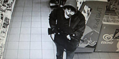 Pumpgun-Räuber überfiel Tankstelle