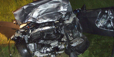 Horror-Crash nach irrem Überholmanöver