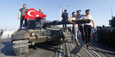 Militär-Putsch gegen Erdogan gescheitert