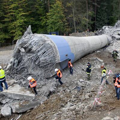 Turm am Pyramidenkogel gesprengt