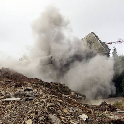 Turm am Pyramidenkogel gesprengt