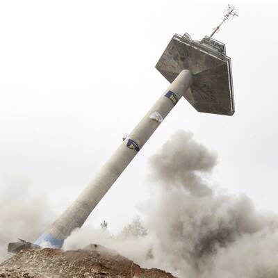 Turm am Pyramidenkogel gesprengt