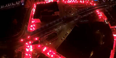 Polen-Fans erleuchten Stadt