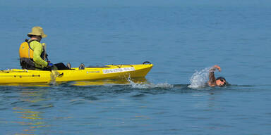 Qualle stoppt Extremschwimmerin 