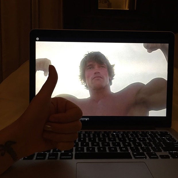 Katy Perry schaut in Wien Arnie-Doku