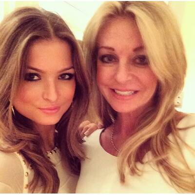 Mutter und Tochter oder Schwestern?