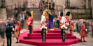 Queen Begr&auml;bnis Sarg