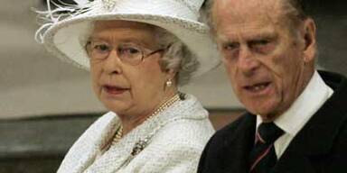 Queen hat geheimnisvolle blaue Flecken am Nacken