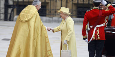 Die Queen kommt ganz in Gelb