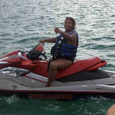 In Miami: Queen Latifah fährt besoffen Jetski!