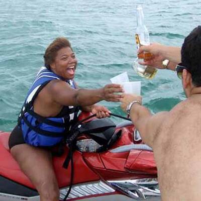 In Miami: Queen Latifah fährt besoffen Jetski!