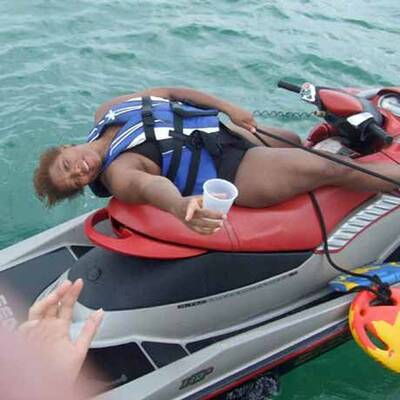 In Miami: Queen Latifah fährt besoffen Jetski!