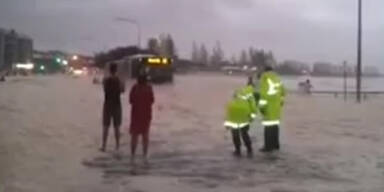 Queensland versinkt im Meeresschaum