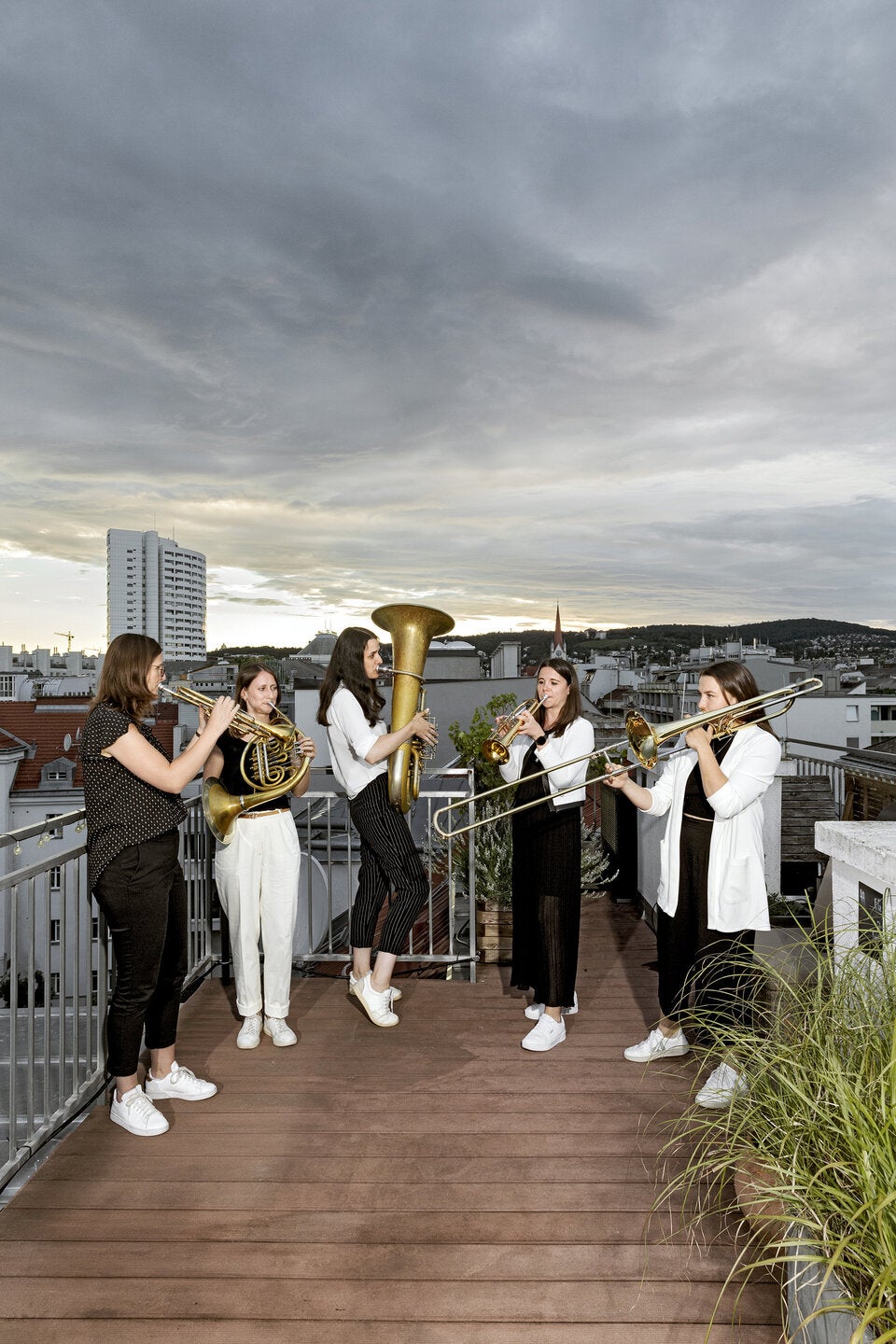 Vor 7 Jahren eroberten die 5 Powerfrauen die Männerdomäne Blechblasmusik. 