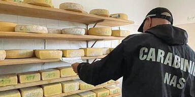 Mädchen (2) isst Stück Käse – jetzt kämpfen Ärzte um ihr Leben