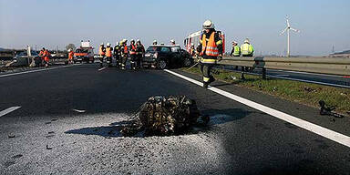 Crash mit Mini: Brennender Motorblock auf S33