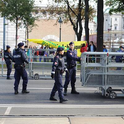 Leere vor dem Parlament