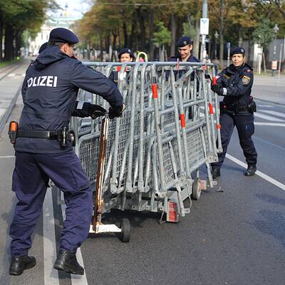 Leere vor dem Parlament