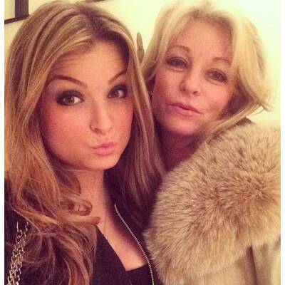 Mutter und Tochter oder Schwestern?