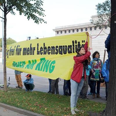 Leere vor dem Parlament
