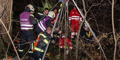 Mann stürzt in Brunnenschacht 