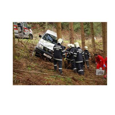 Ein Pensionist ist erlitt einen Herzinfarkt hinter dem Steuer.