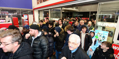 Super-Sale! Hier st&uuml;rmen Tausende die Gesch&auml;fte