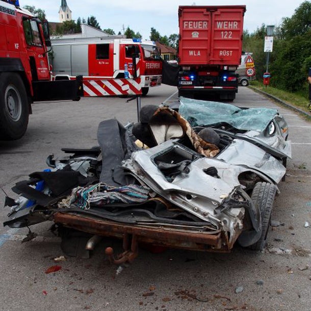 Geisterzug zermalmt Auto, nur Hund überlebt